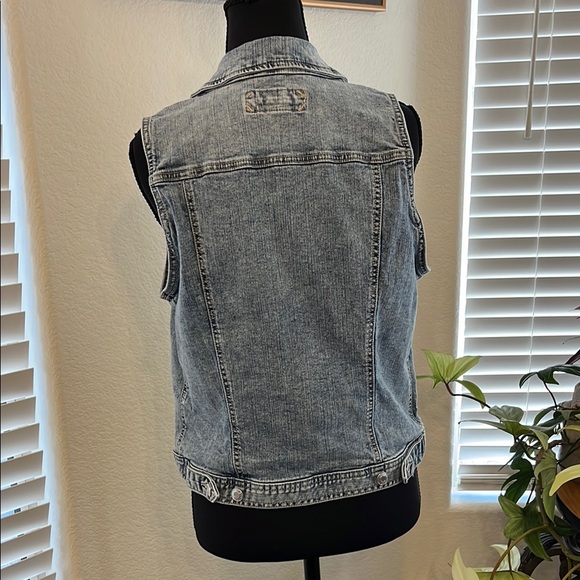 Maurices Light Blue Denim Vest Size L EUC - Picture 5 of 9
